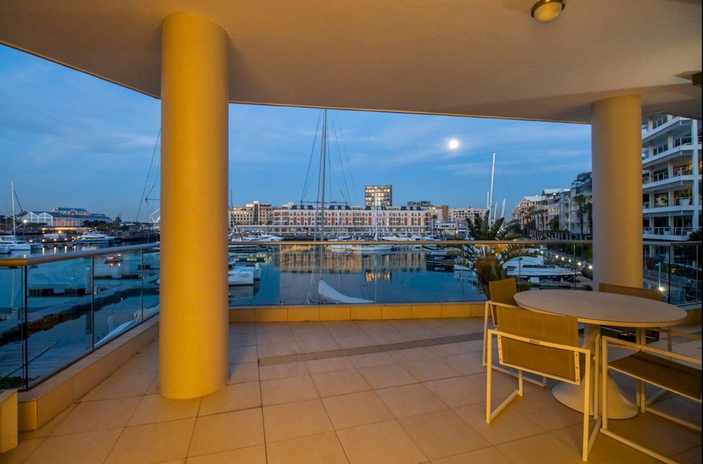 Executive Yacht View One Bedroom Marina Apartment - 206
