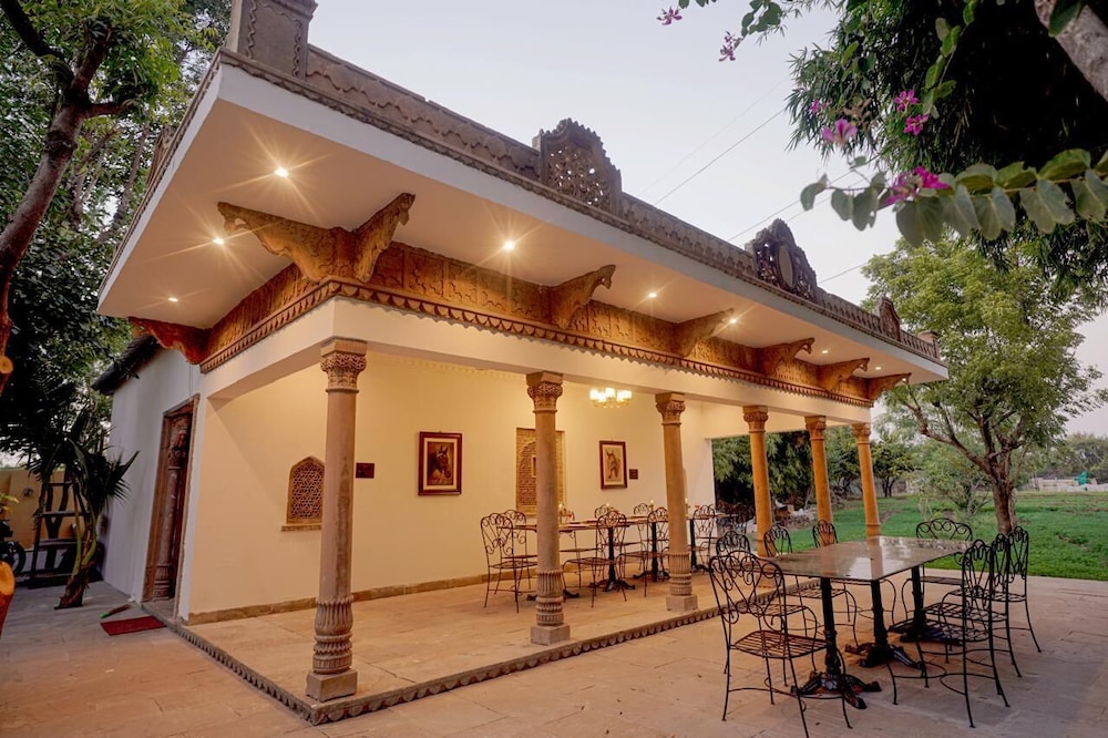 THE CABANA RESORT