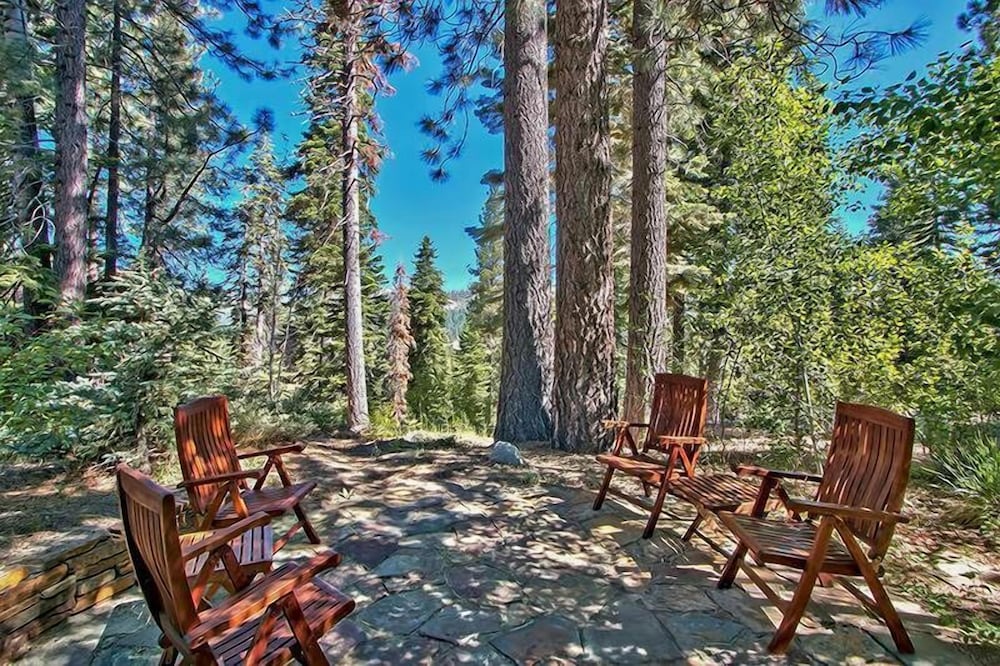 Lake Tahoe Vacations - Wilderness Lodge - 5 Br Home - Property Image 6