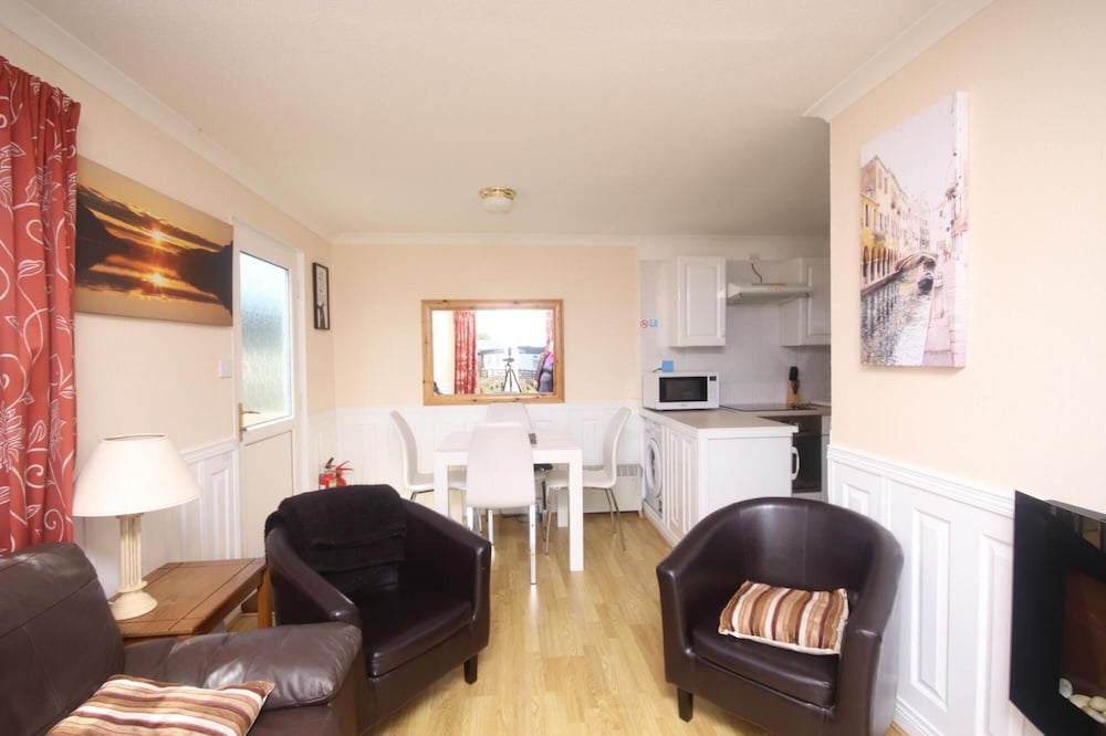 7A Medmerry Park 2 Bedroom Chalet view 4