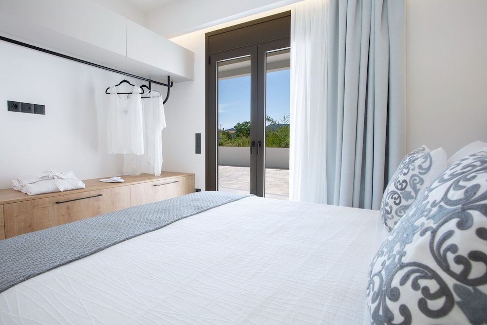 Achillion Suites photo 4