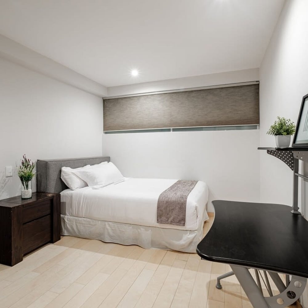 2BR Apt in Polanco - Pool - City Skyline View photo 3