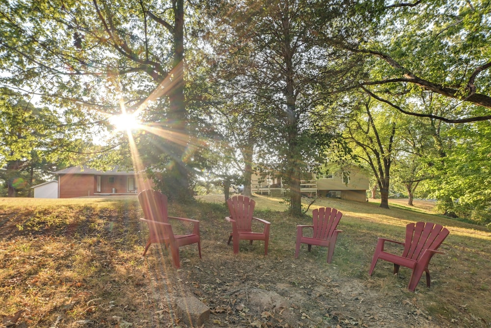 Dog-friendly Kentucky Lake Home w/ Game Room!