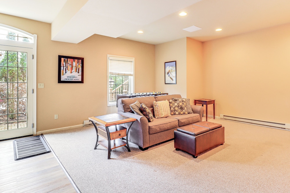 Boulder Lake Access: Townhome w/ Deck!