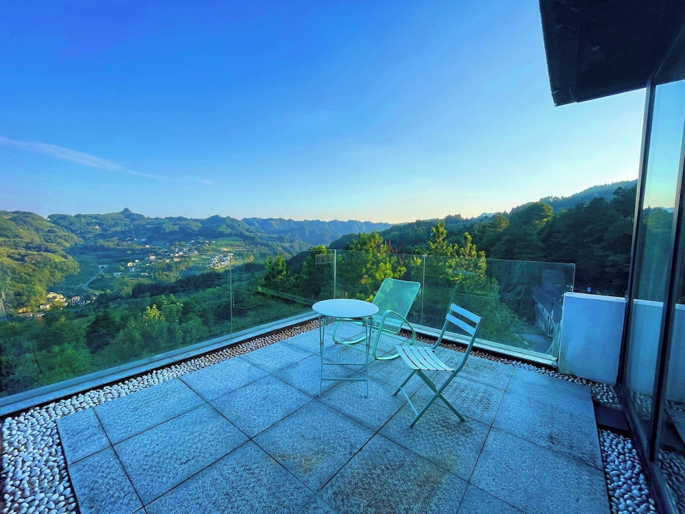 XMAN Sunrise Peaks Resort--Sky Mirror Infinity Pool