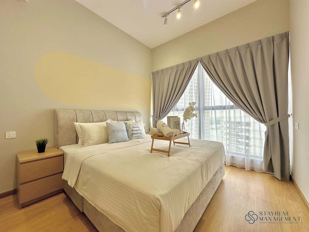 Country Garden Danga Bay Sea View Homestay by Stayrene