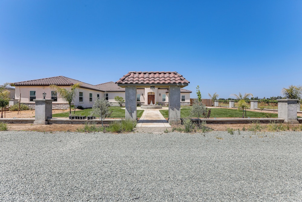 8 Mi to Lodi Lake: Luxe Home w/ On-site Vineyard