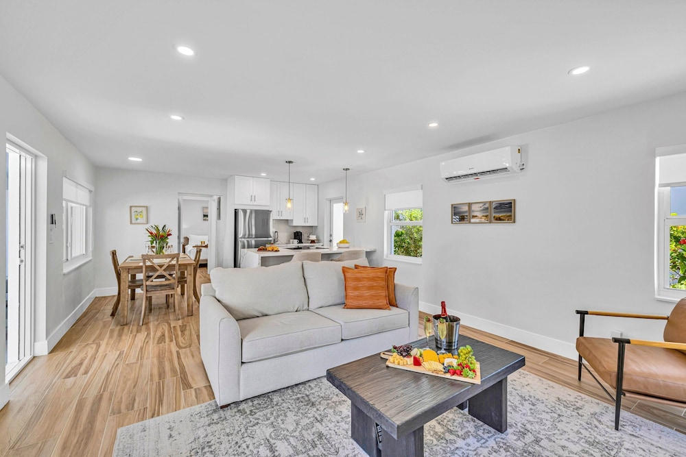Beach Condo King Bed Lush Patio w BBQ Birch Key Six