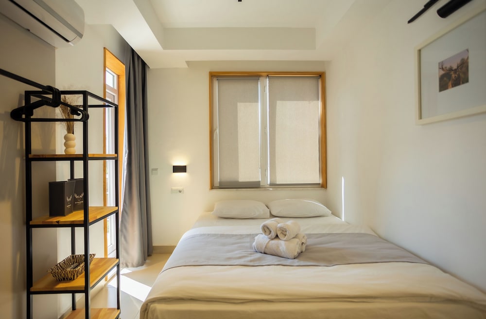 Deer Hotel & Hostel