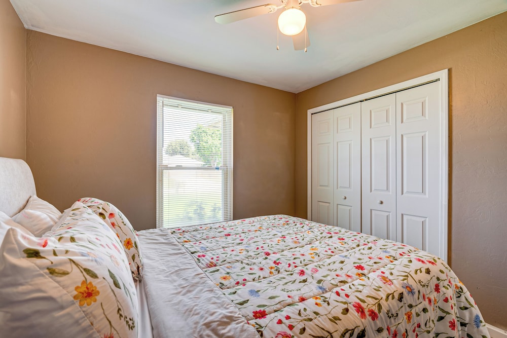 Quiet Neighborhood! Poolside Oasis in Cape Coral