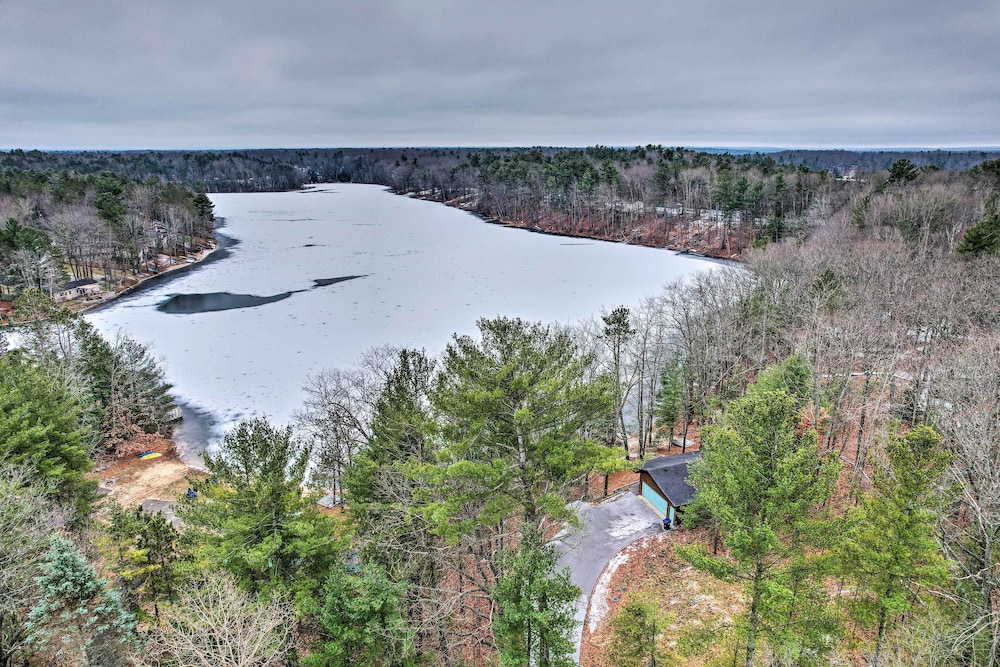 5 Mi to Mt Holiday: Spacious Home w/ Lake Views view 3