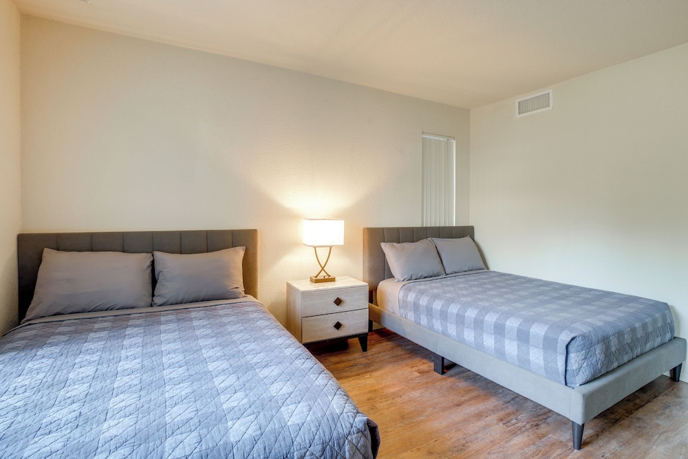 Golf, Hike & Relax: Cathedral City Condo