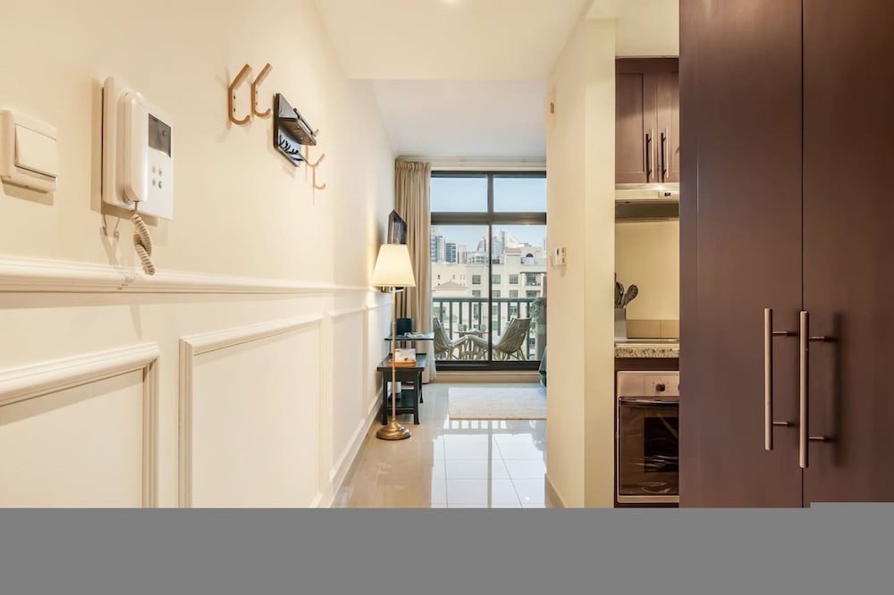 Canal View Studio Near Marina Palm Jumeirah