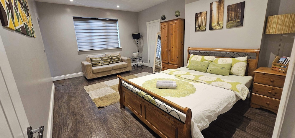Inviting 1-bed Apartment in Dartford view 5