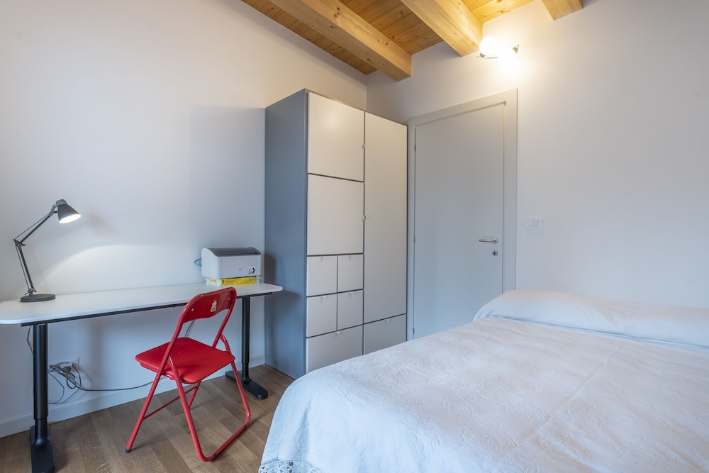 Modern House with Private Garden in Udine view 5