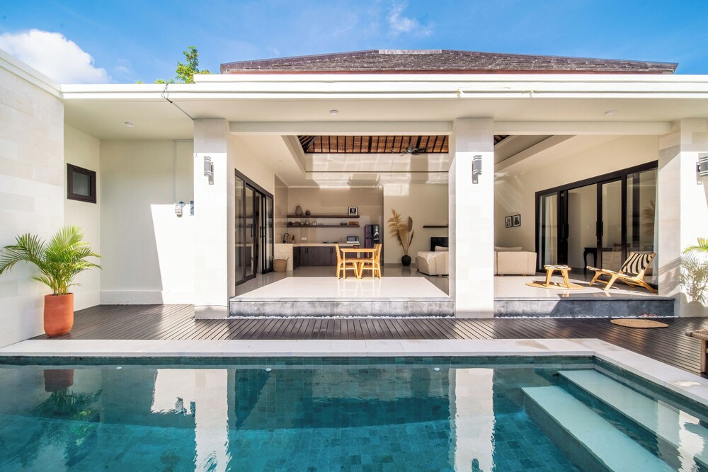 Calmaan Villa By Betterplace