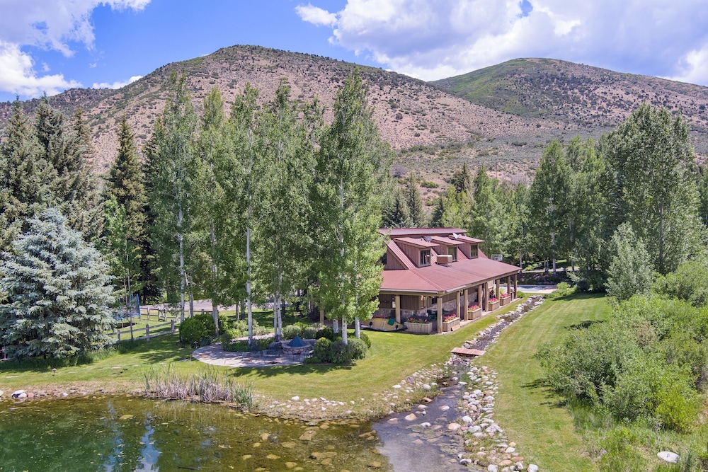 Twin Creeks Ranch Luxury Aspen Group Retreat 25-acres Guest House