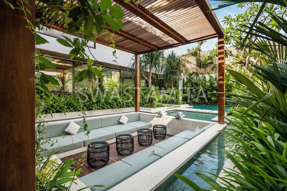 Luxury 5BR Villa, 200m to Brawah's Beach Bliss