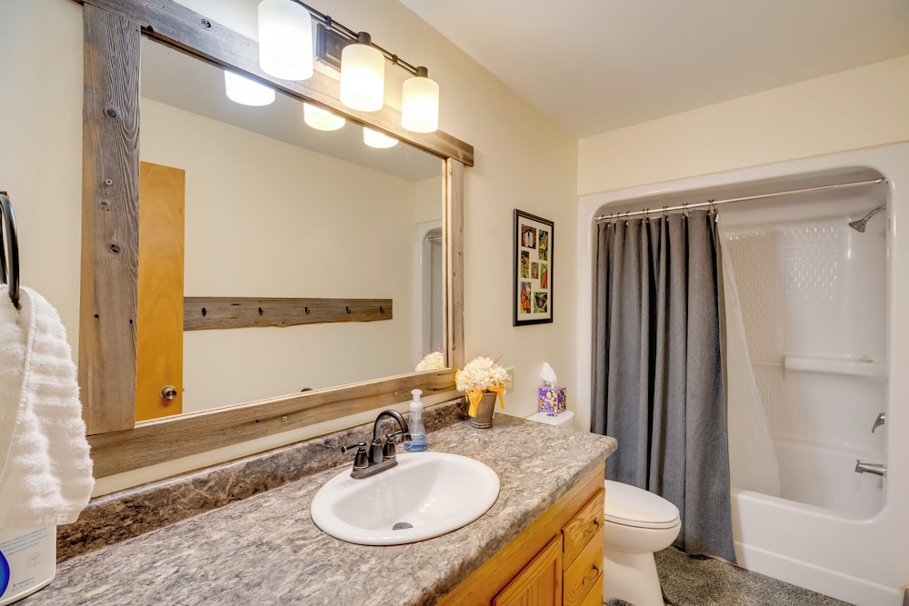 Fish, Hike & Sightsee: Lovely Florissant Cabin!