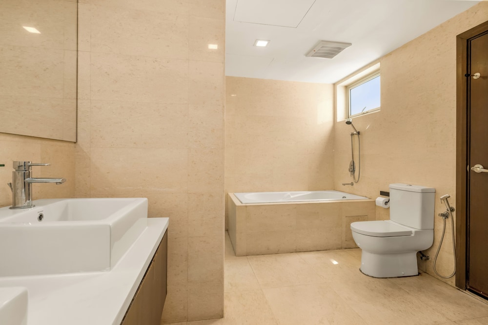 NaiBnB @ Regalia Residence