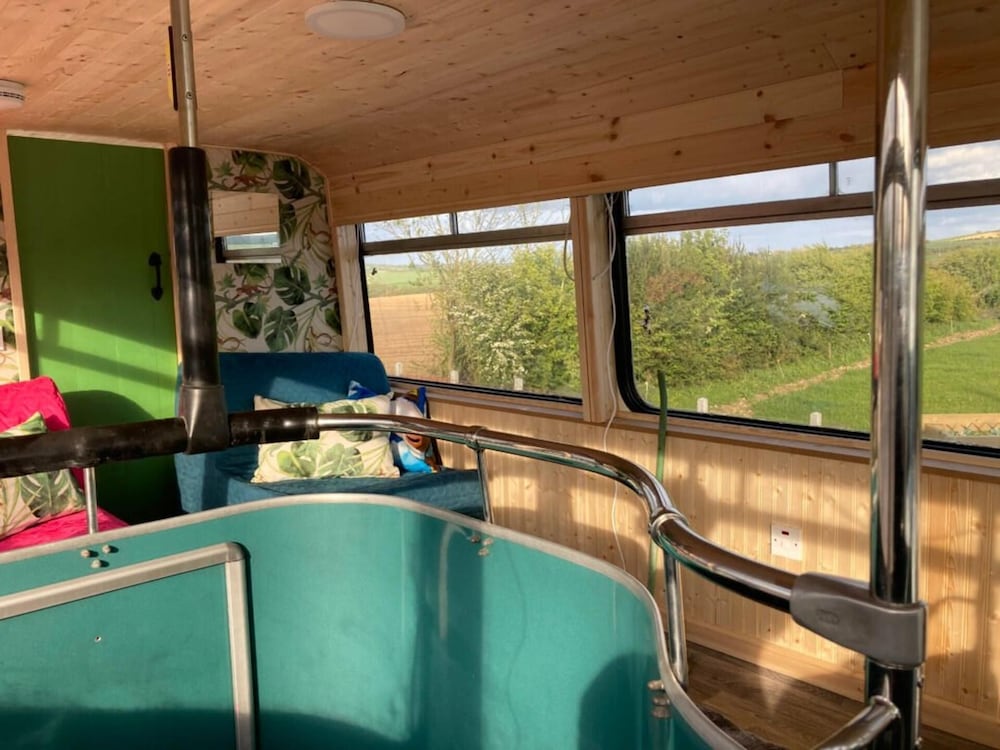 Ballinadee Bus - Boutique Bus Accommodation
