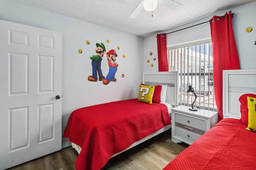 5/3 Vacation Home With a Large Pool Near the Disney Attractions!!
