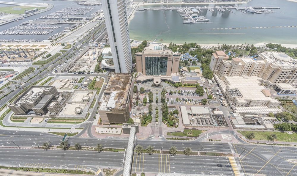 Luxury at Ocean Heights Views Dubai Marina 4 Beds Sleeps 8