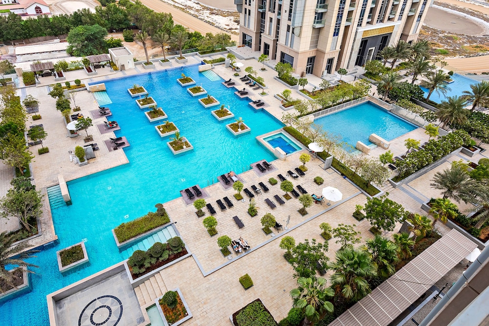 Stylish 1BR Apartment at Meera Tower