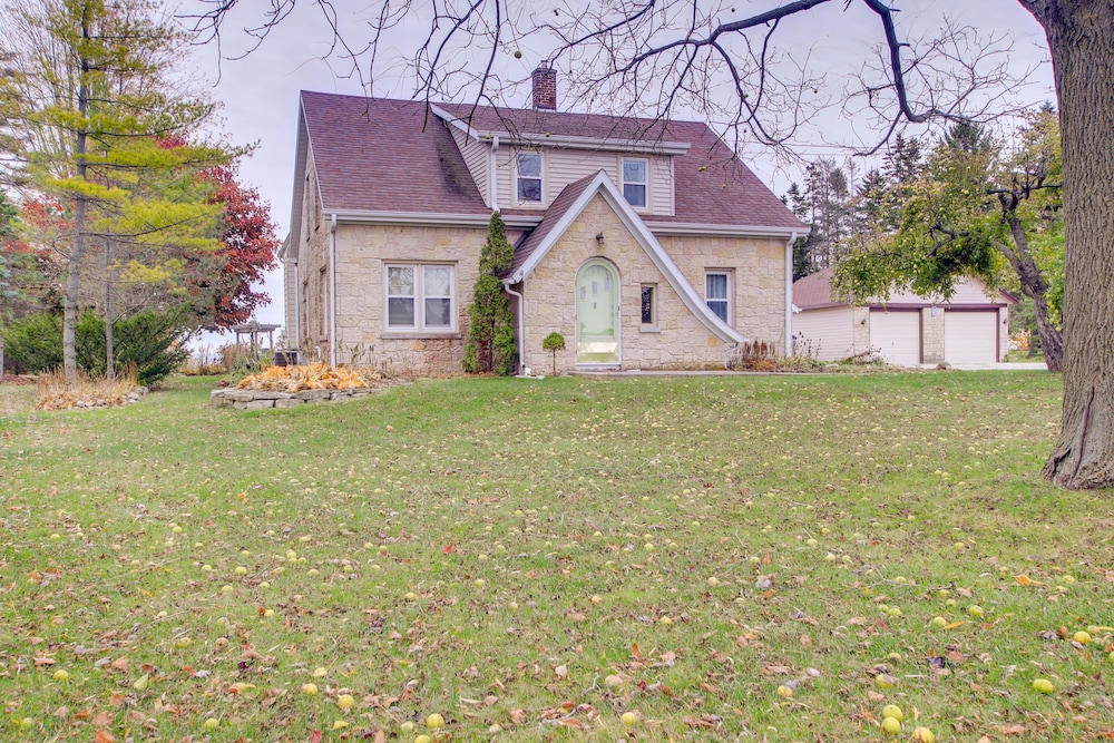 Lakefront Algoma Home w/ Deck, Grill & Fireplace view 5