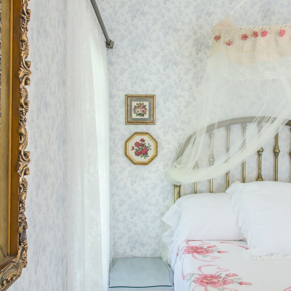 Luxury Waterfront Fairytale Home -carmen Elisabeth