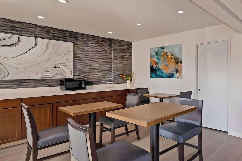 Hayward Vacations - Comfort Inn - Property Image 14