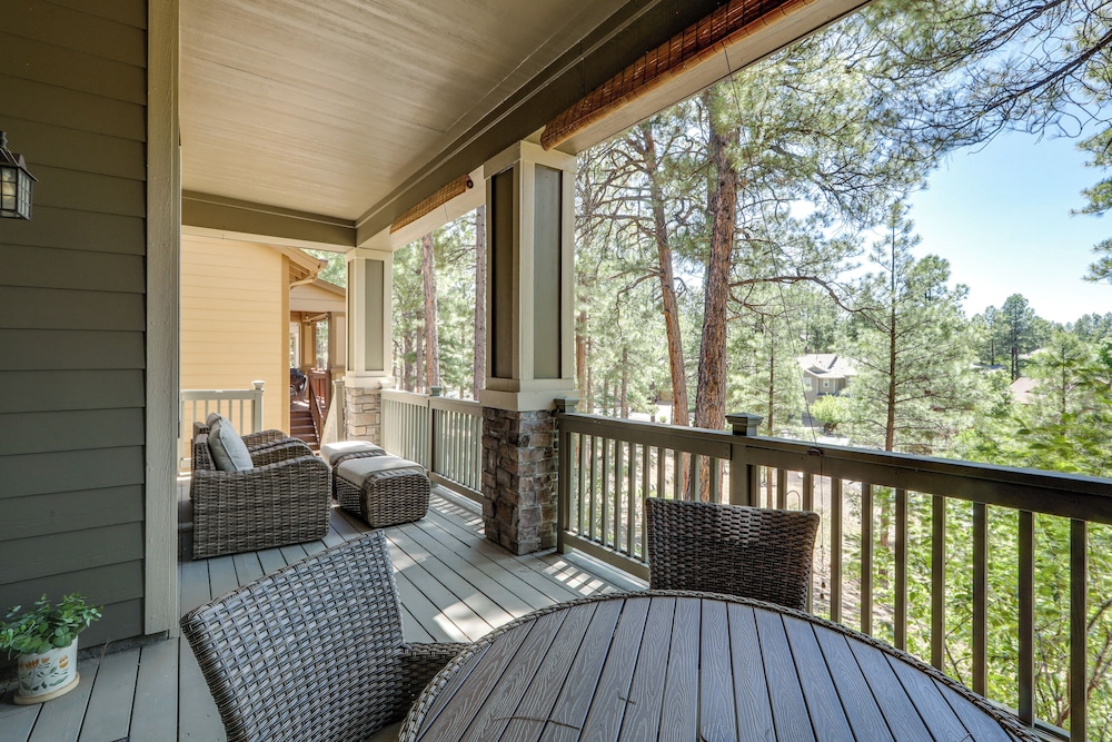 Tasteful Flagstaff Townhome w/ 2 Furnished Decks