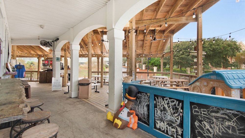 Coastal 3BR Condo With Pool & Shuttle : Snowbird Friendly!