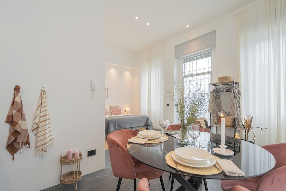 Piccola Como Lotus by Rent all Como