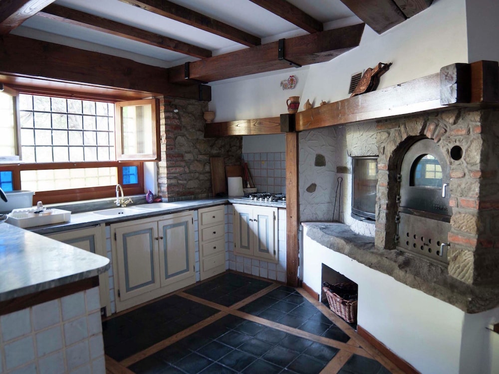 Villa in Casentino With Pool & Castle Views view 4