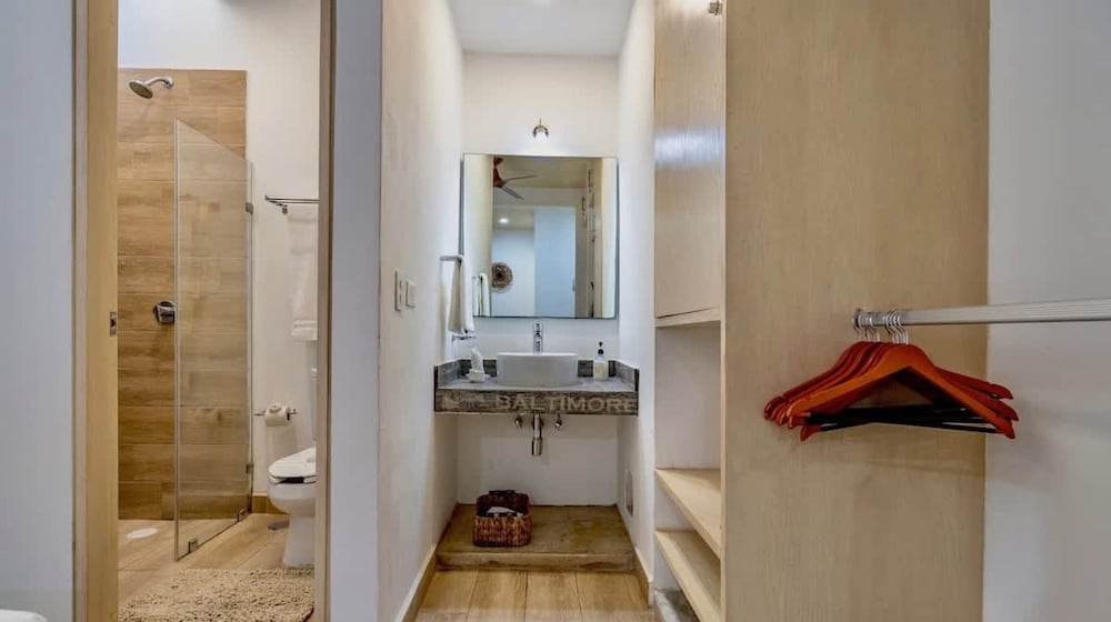 4 Br Private Rooftop Pool Spacious Exclusive