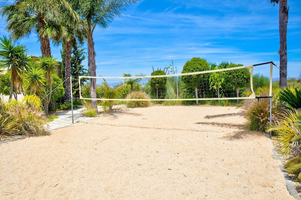 7 Boa Nova Immaculately Presented TWO Storey TOW