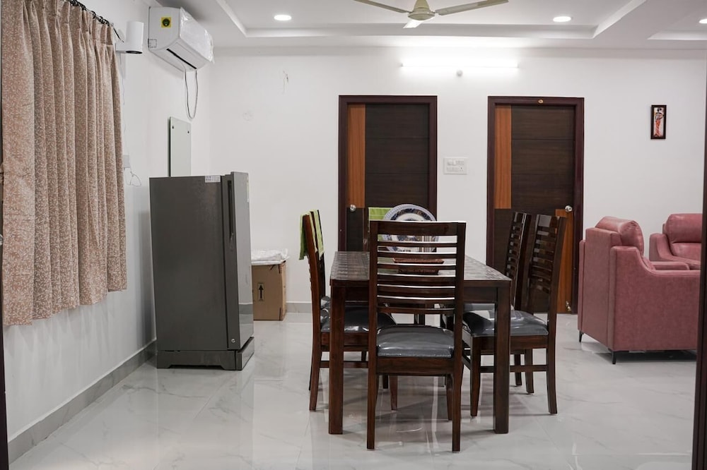 Manish Suites & Service Apartments