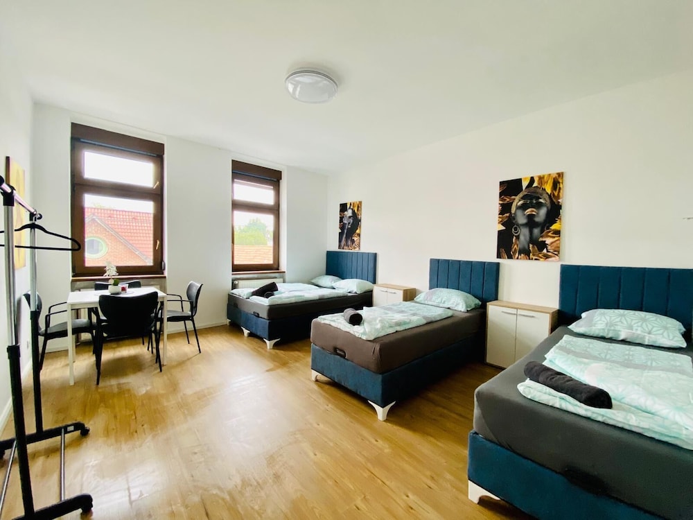 Spacious 4BR for 15 & 15 Min to Danube