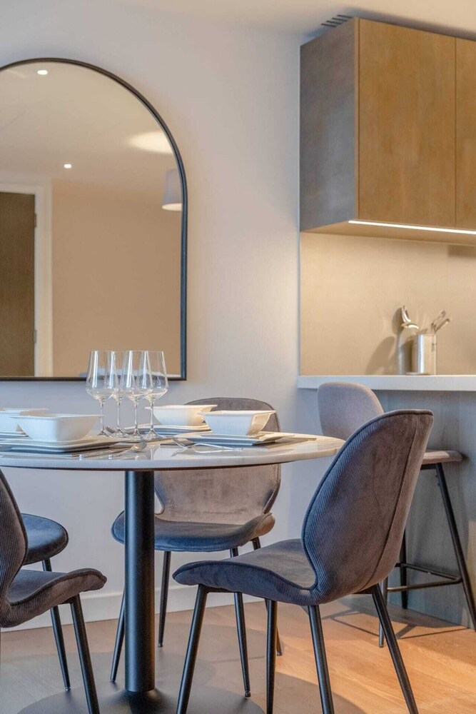 Luxurious 2BD Flat by the River Thames - Vauxhall