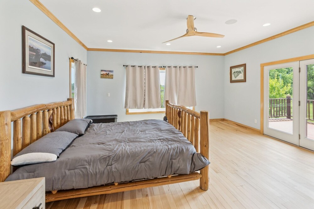 Lakeside 4br Retreat Private, Peaceful & Scenic 4 Bedroom Villa