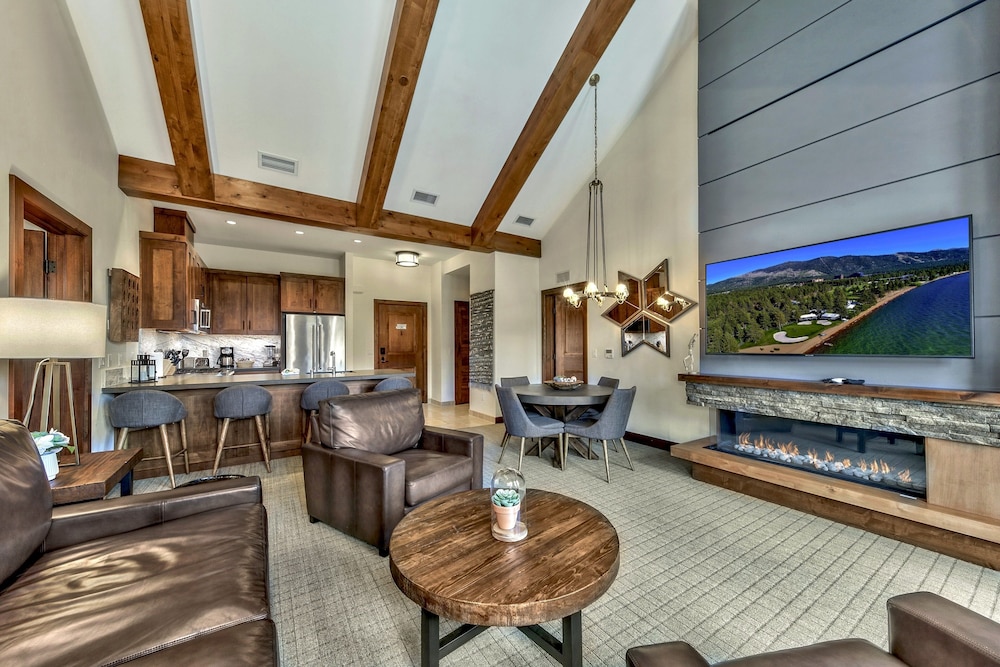 Lake Tahoe Vacations - Luxury Two Bedroom Residence steps from Heavenly Village Book 7 Nights for 10 Off by RedAwning - Property Image 19