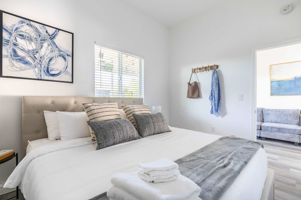Elegant Retreat Modern Comforts Prime Location