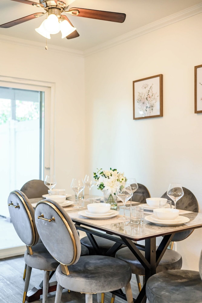 Modern Glendora Retreat Family Getaway Near Cal Poly & Mt. SAC