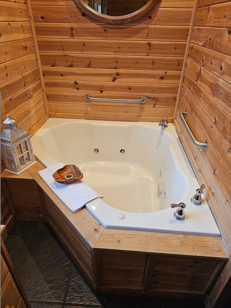 Honey Bear Haven Suite 4