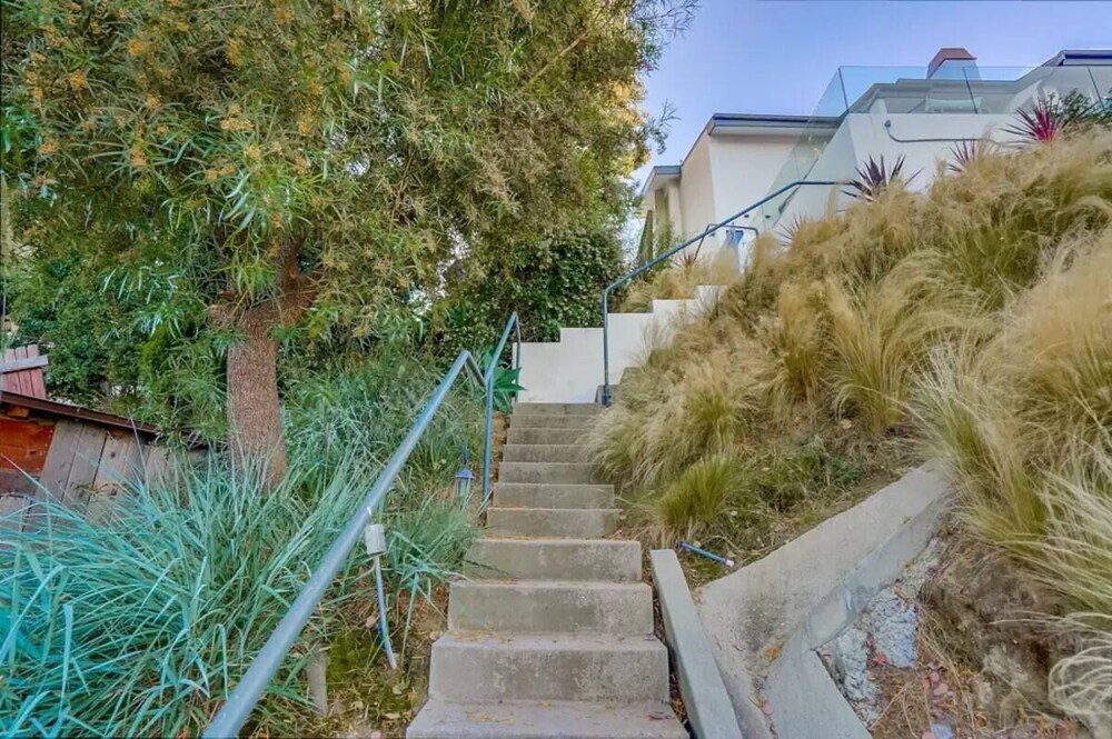 Troy Dr - Sleek & Modern Hollywood Hills Home With Stunning Views