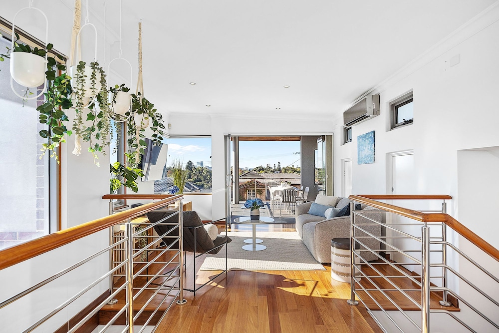 Designer Luxury 3brd - Epic Views - South Perth