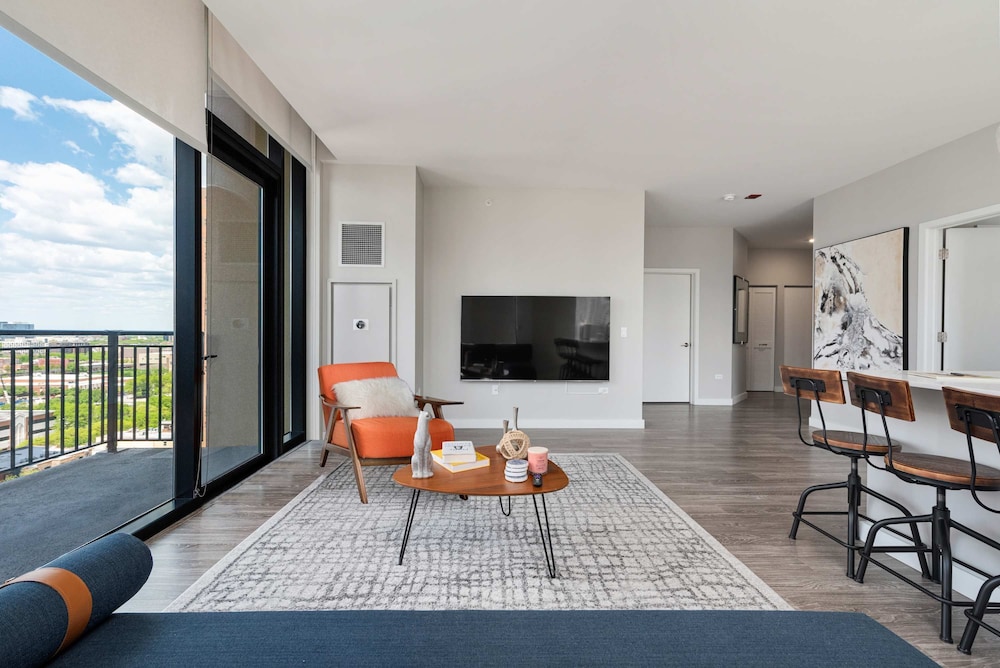 Exclusive Gold Coast 2BR Balcony Walkable
