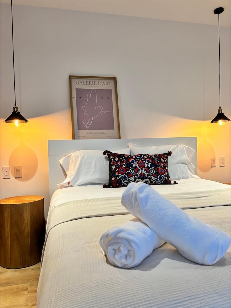 Bright & sweet unit in middle Polanco