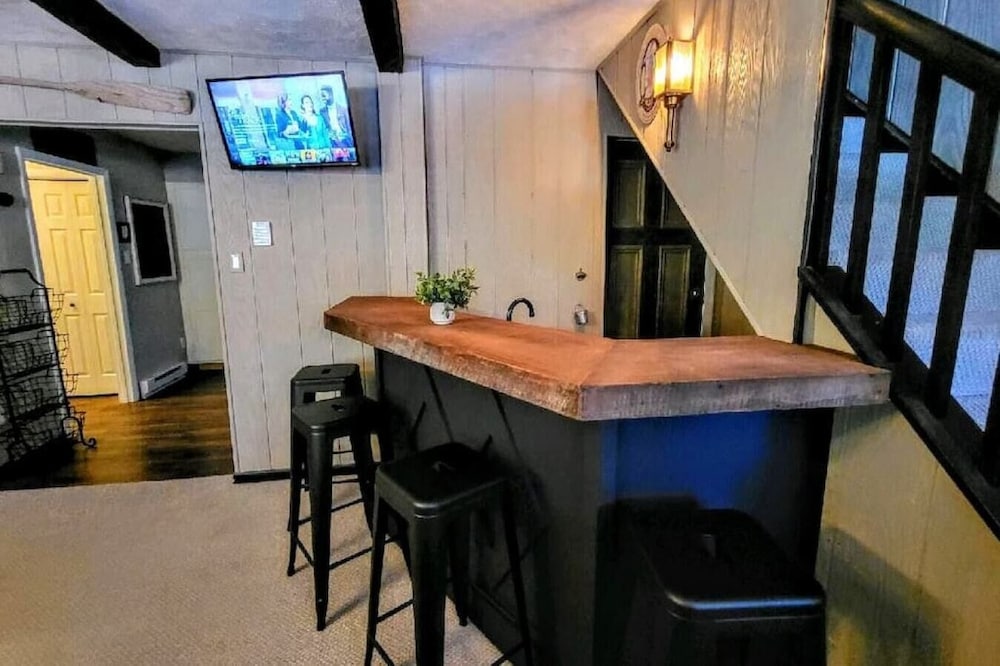 Double Diamond Lodge by Avantstay Group Escape w/ Firepit, Patio, Activities view 5